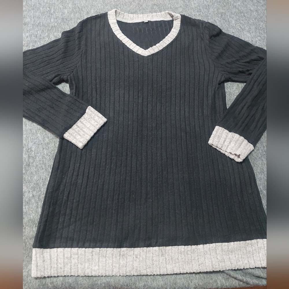 Soft black v-neck size‎ med